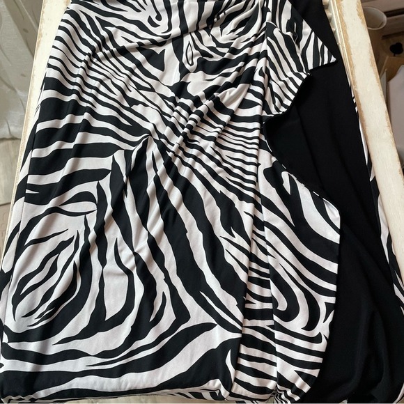 Joseph Ribkoff Zebra Print Asymmetrical Wrap Dress Women's Size 6 Black White - Picture 5 of 7